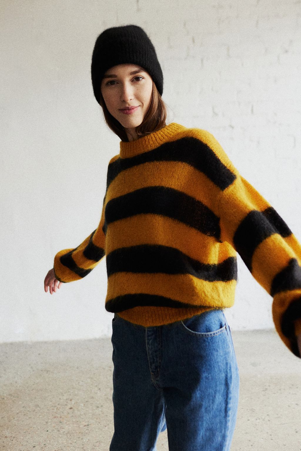 Moherowy sweter pszczołka S